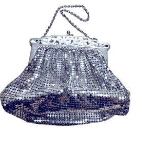 Whiting & Davis vintage 1950s 2897 mesh silver formal dainty bag made in USA